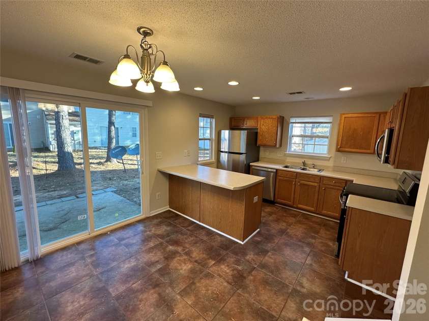 5227 Magnolia Tree Lane, Charlotte, NC 28215.  MLS# CAR4337349, YatesRealty ID 1712. 
