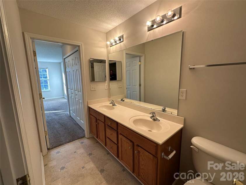 5227 Magnolia Tree Lane, Charlotte, NC 28215.  MLS# CAR4337349, YatesRealty ID 1712. 