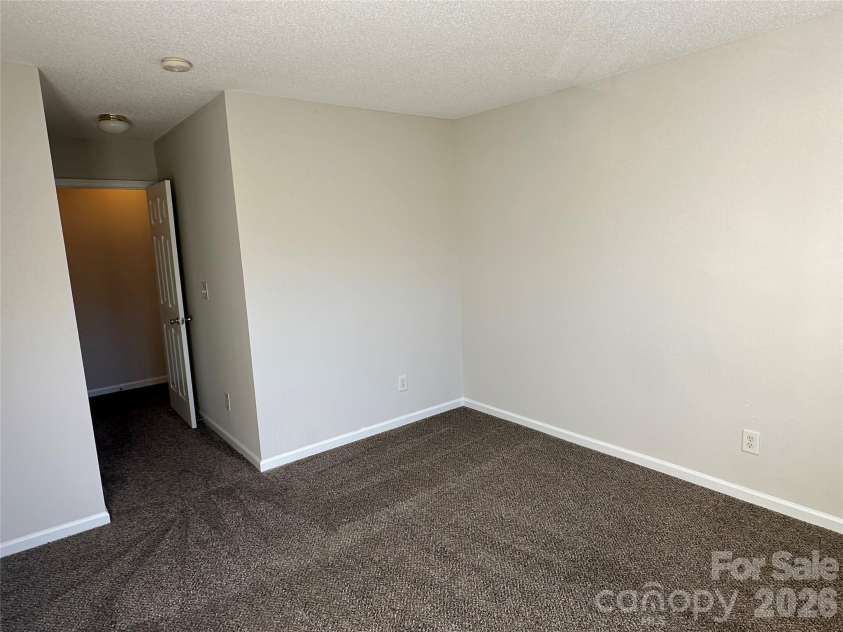 5227 Magnolia Tree Lane, Charlotte, NC 28215.  MLS# CAR4337349, YatesRealty ID 1712. 