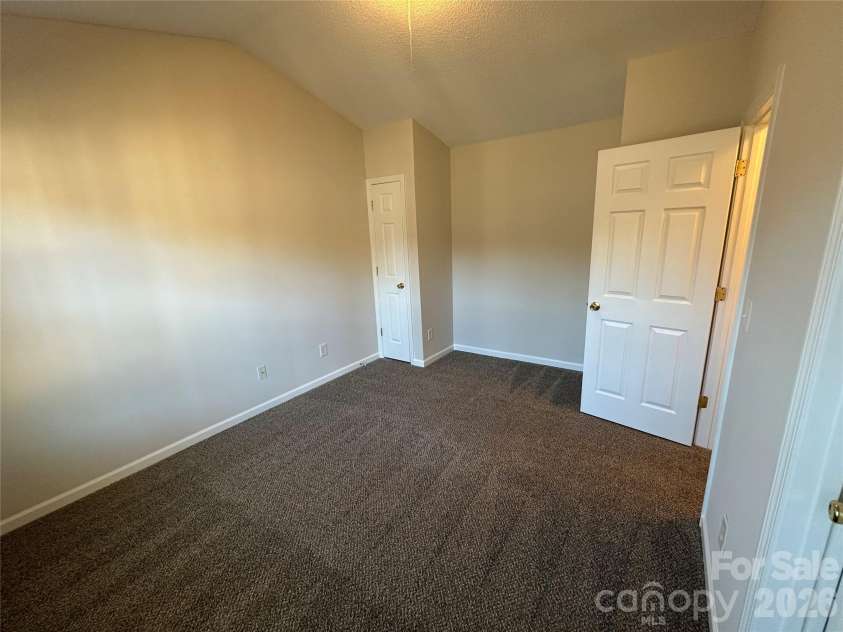 5227 Magnolia Tree Lane, Charlotte, NC 28215.  MLS# CAR4337349, YatesRealty ID 1712. 