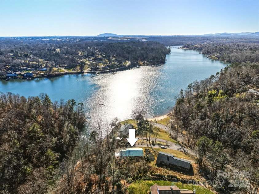 6294 Southlake Drive, Hickory, NC 28601.  MLS# CAR4332083, YatesRealty ID 17121. 