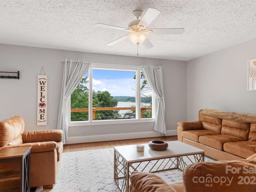 6294 Southlake Drive, Hickory, NC 28601.  MLS# CAR4332083, YatesRealty ID 17121. 