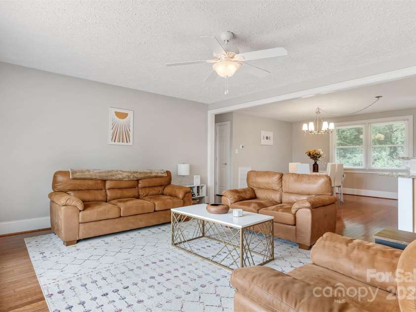 6294 Southlake Drive, Hickory, NC 28601.  MLS# CAR4332083, YatesRealty ID 17121. 