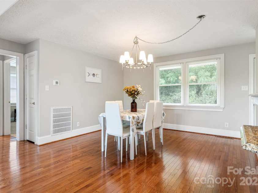 6294 Southlake Drive, Hickory, NC 28601.  MLS# CAR4332083, YatesRealty ID 17121. 