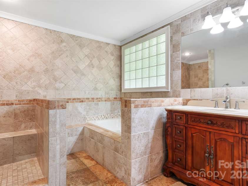 6294 Southlake Drive, Hickory, NC 28601.  MLS# CAR4332083, YatesRealty ID 17121. 