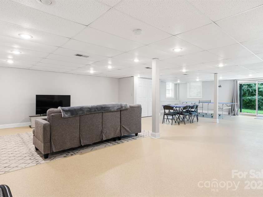 6294 Southlake Drive, Hickory, NC 28601.  MLS# CAR4332083, YatesRealty ID 17121. 