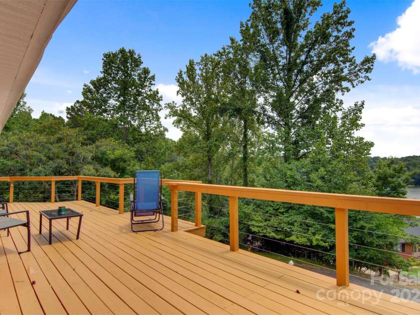 6294 Southlake Drive, Hickory, NC 28601.  MLS# CAR4332083, YatesRealty ID 17121. 