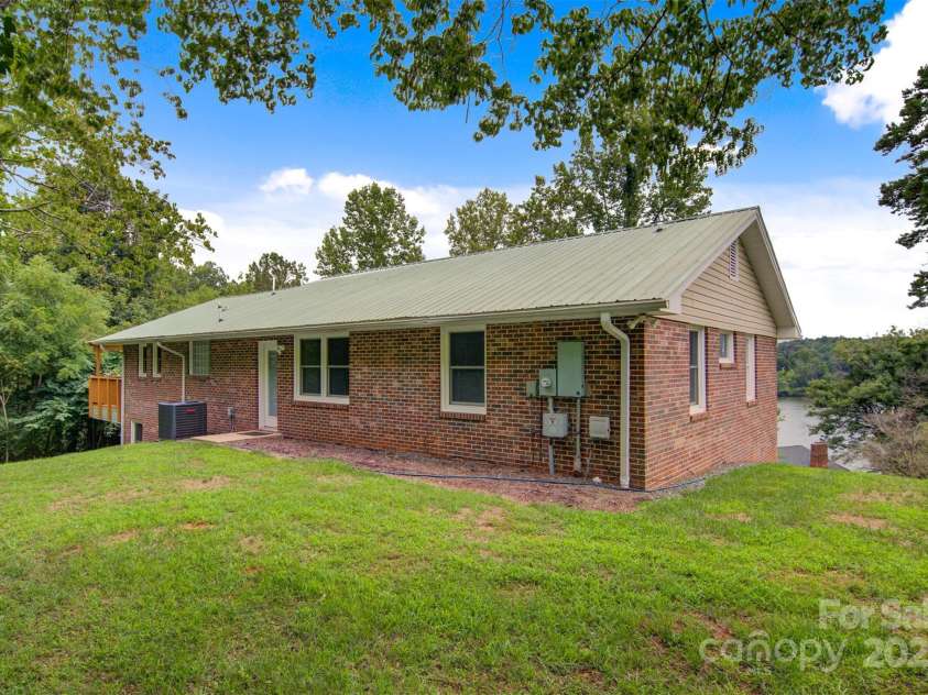 6294 Southlake Drive, Hickory, NC 28601.  MLS# CAR4332083, YatesRealty ID 17121. 