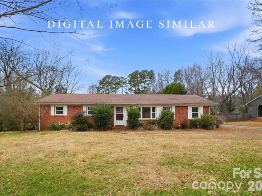 3029 Cresthill Drive, Charlotte, NC 28212.  MLS# CAR4365571, YatesRealty ID 17122. 