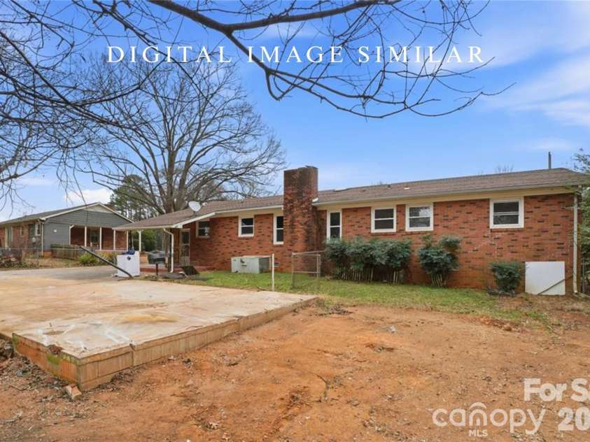 3029 Cresthill Drive, Charlotte, NC 28212.  MLS# CAR4365571, YatesRealty ID 17122. 