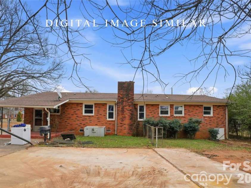 3029 Cresthill Drive, Charlotte, NC 28212.  MLS# CAR4365571, YatesRealty ID 17122. 