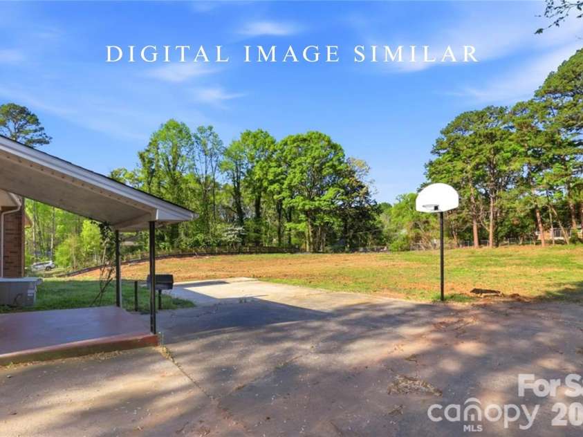 3029 Cresthill Drive, Charlotte, NC 28212.  MLS# CAR4365571, YatesRealty ID 17122. 