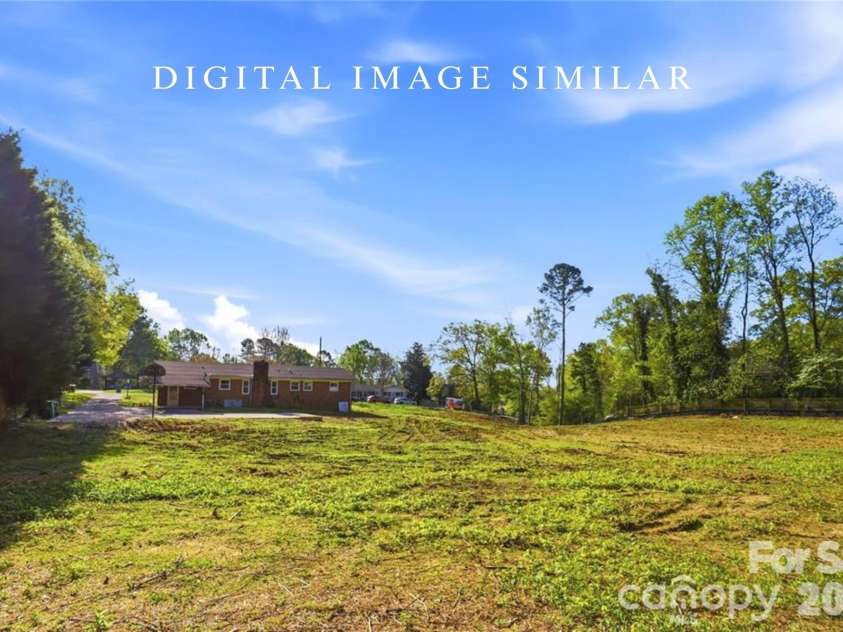 3029 Cresthill Drive, Charlotte, NC 28212.  MLS# CAR4365571, YatesRealty ID 17122. 