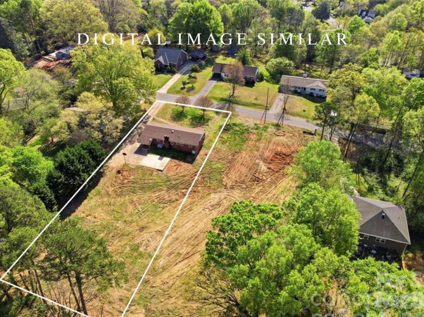 3029 Cresthill Drive, Charlotte, NC 28212.  MLS# CAR4365571, YatesRealty ID 17122. 