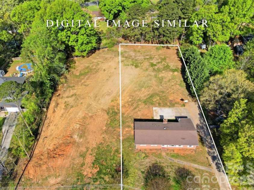 3029 Cresthill Drive, Charlotte, NC 28212.  MLS# CAR4365571, YatesRealty ID 17122. 