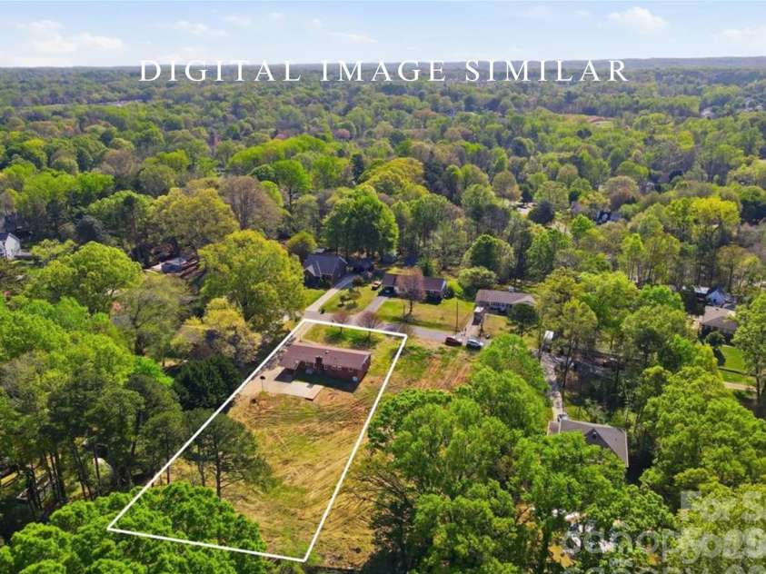 3029 Cresthill Drive, Charlotte, NC 28212.  MLS# CAR4365571, YatesRealty ID 17122. 