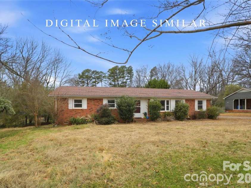 3029 Cresthill Drive, Charlotte, NC 28212.  MLS# CAR4365571, YatesRealty ID 17122. 