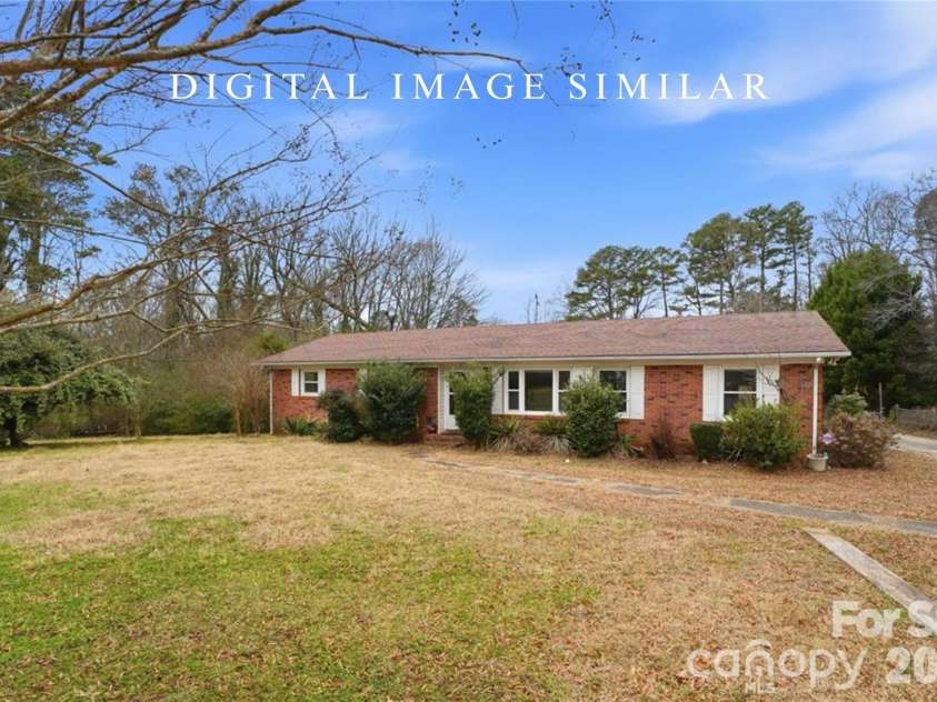 3029 Cresthill Drive, Charlotte, NC 28212.  MLS# CAR4365571, YatesRealty ID 17122. 