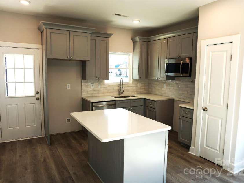 132 Glenn Avenue, Kannapolis, NC 28081.  MLS# CAR4219543, YatesRealty ID 17124. 