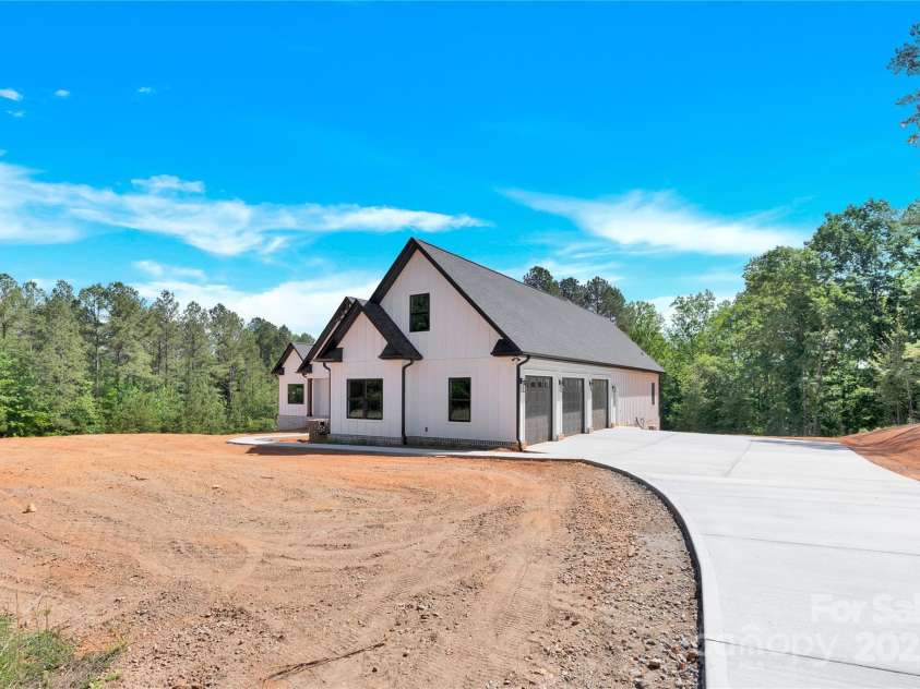 124 Starboard Lane, Statesville, NC 28677.  MLS# CAR4255659, YatesRealty ID 17128. 