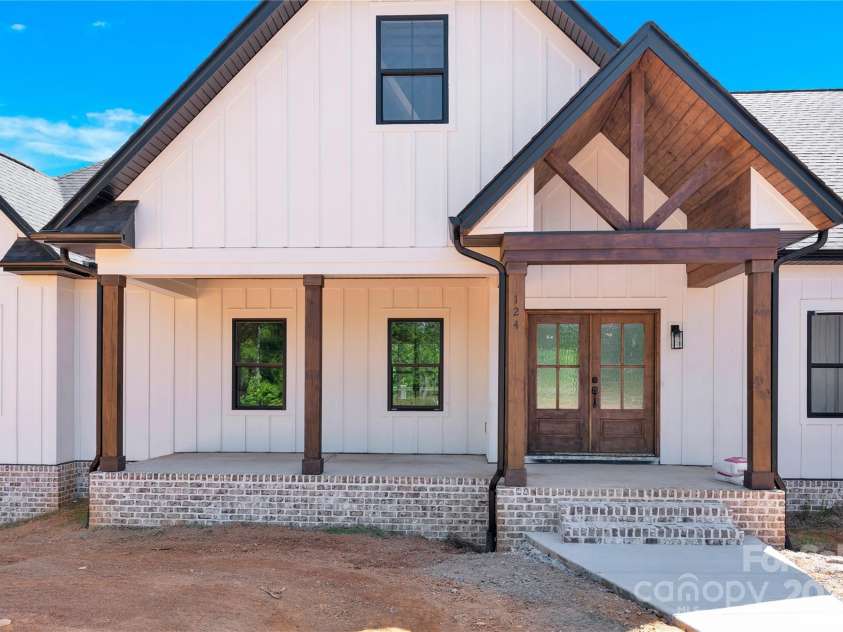 124 Starboard Lane, Statesville, NC 28677.  MLS# CAR4255659, YatesRealty ID 17128. 