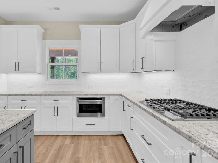 124 Starboard Lane, Statesville, NC 28677.  MLS# CAR4255659, YatesRealty ID 17128. 