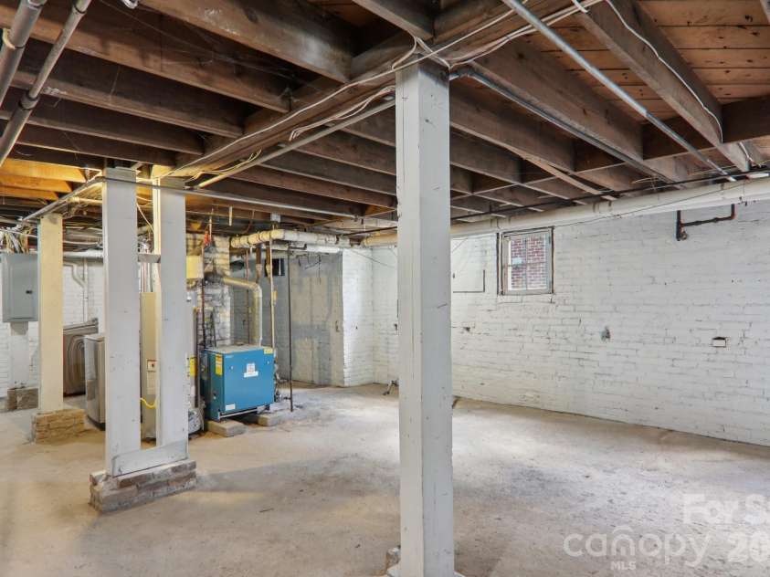 74 Linden Avenue, Asheville, NC 28801.  MLS# CAR4309406, YatesRealty ID 17128. 
