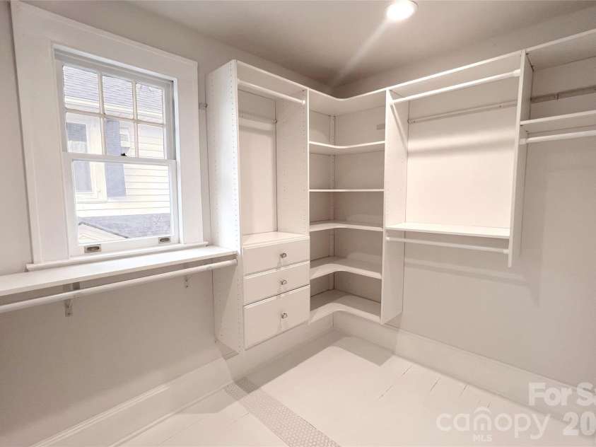 74 Linden Avenue, Asheville, NC 28801.  MLS# CAR4309406, YatesRealty ID 17128. Primary walk in closet