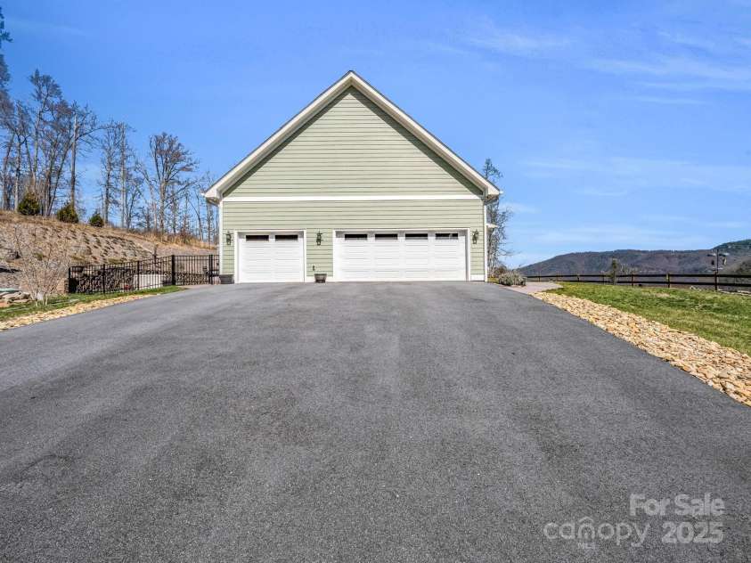 134 Willow Stone Way, Hendersonville, NC 28792.  MLS# CAR4223201, YatesRealty ID 1713. 