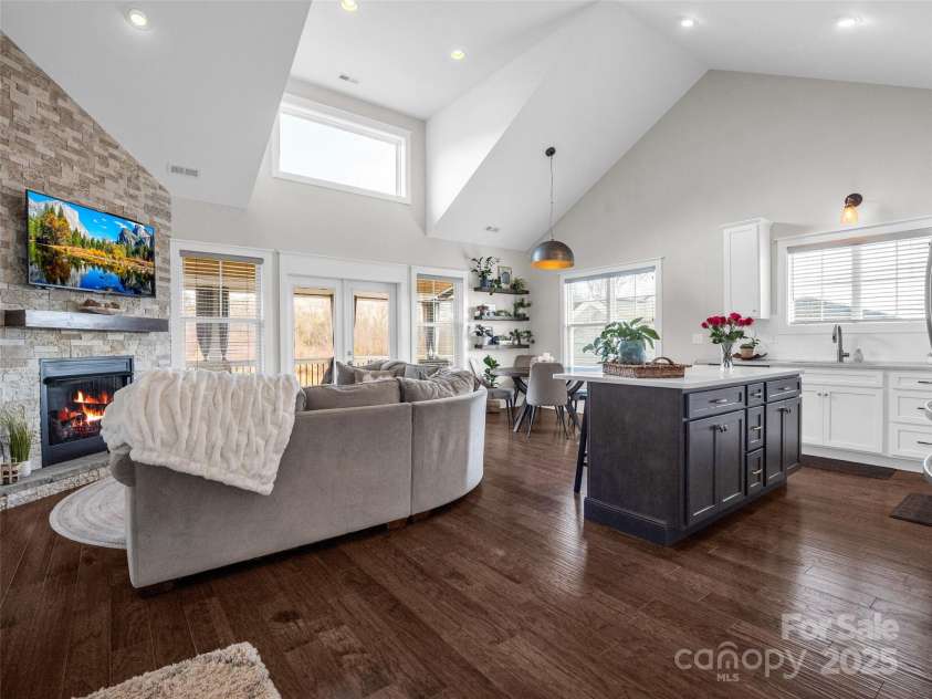 16 Tudor Way, Black Mountain, NC 28711.  MLS# CAR4183920, YatesRealty ID 17130. 