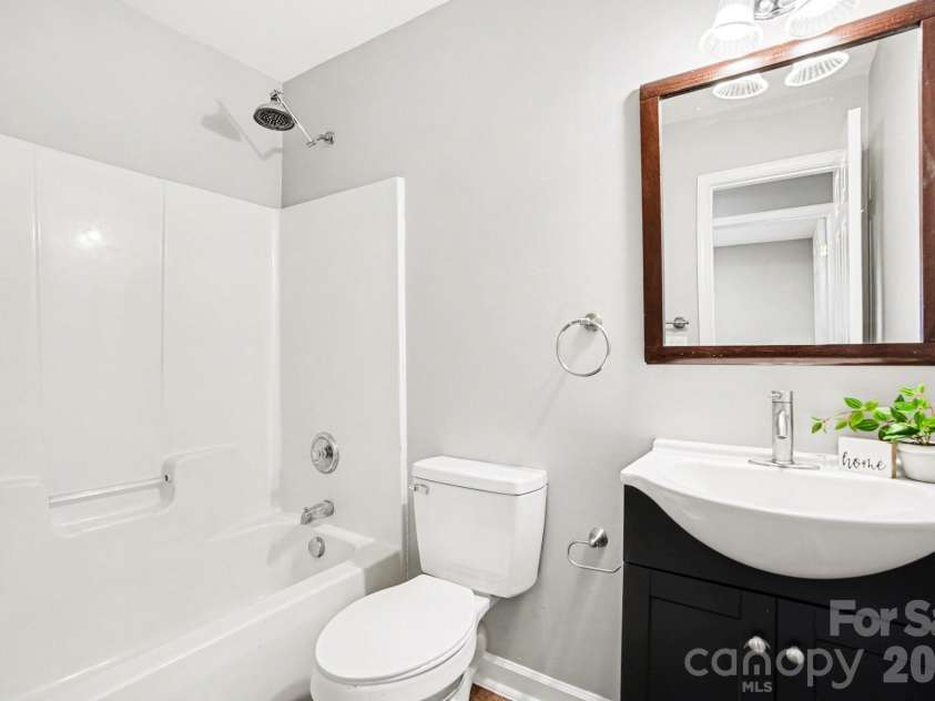 10012 Rockwood Road, Charlotte, NC 28215.  MLS# CAR4374517, YatesRealty ID 17131. 