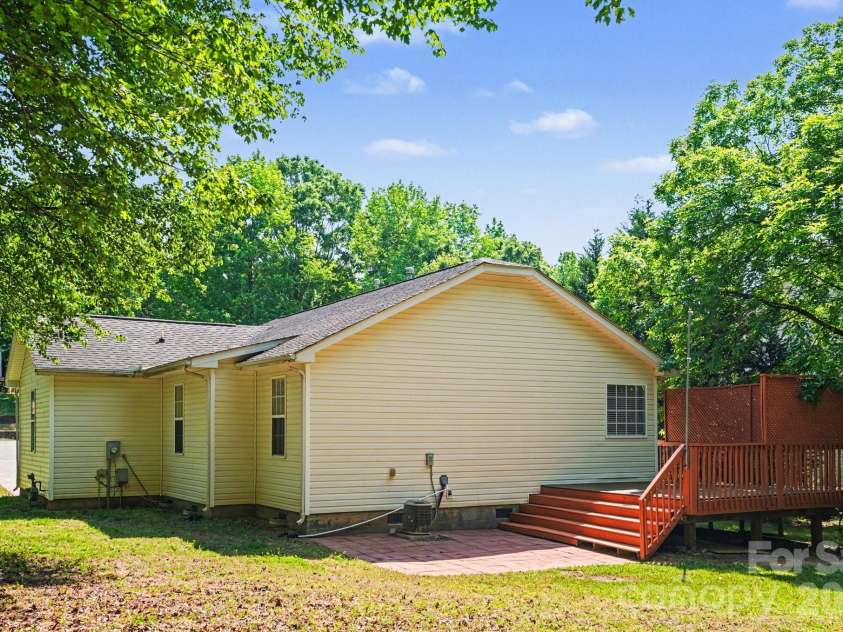 10012 Rockwood Road, Charlotte, NC 28215.  MLS# CAR4374517, YatesRealty ID 17131. 