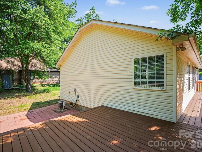 10012 Rockwood Road, Charlotte, NC 28215.  MLS# CAR4374517, YatesRealty ID 17131. Back deck has NEW trex decking, perfect for durability.