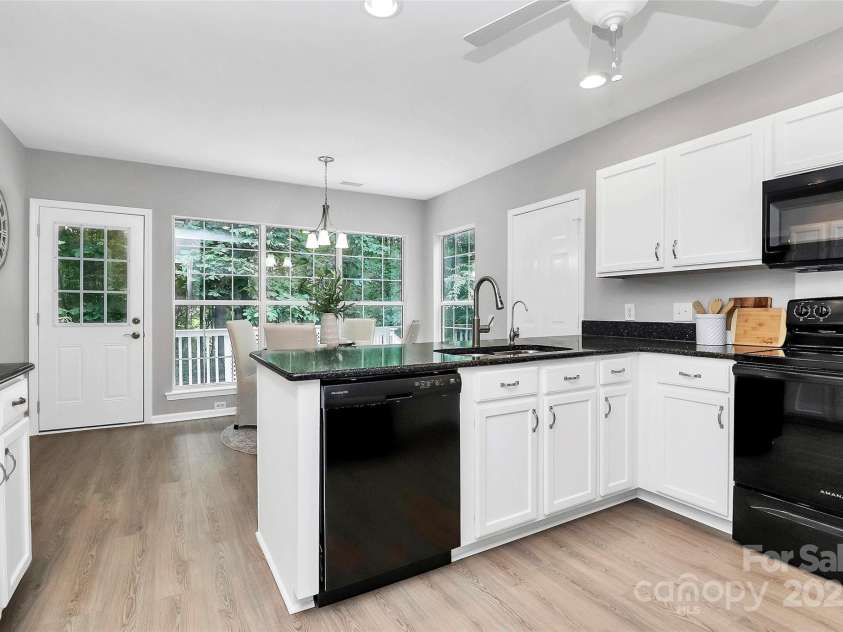 101 Creekside Drive, Fort Mill, SC 29715.  MLS# CAR4255323, YatesRealty ID 17132. 