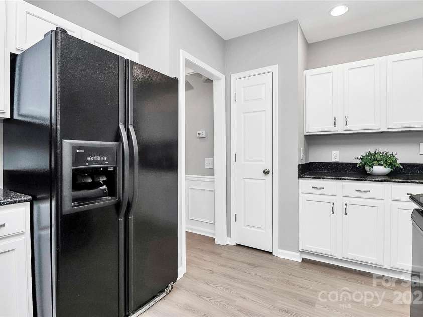 101 Creekside Drive, Fort Mill, SC 29715.  MLS# CAR4255323, YatesRealty ID 17132. 