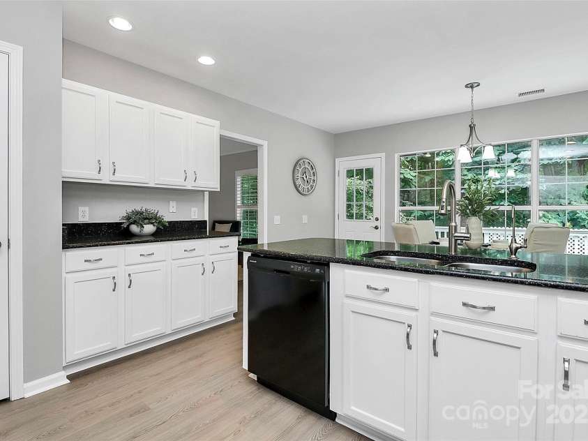 101 Creekside Drive, Fort Mill, SC 29715.  MLS# CAR4255323, YatesRealty ID 17132. 