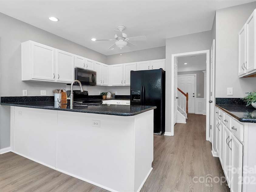 101 Creekside Drive, Fort Mill, SC 29715.  MLS# CAR4255323, YatesRealty ID 17132. 