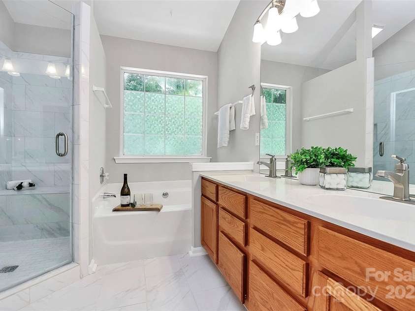 101 Creekside Drive, Fort Mill, SC 29715.  MLS# CAR4255323, YatesRealty ID 17132. 