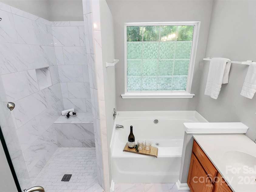 101 Creekside Drive, Fort Mill, SC 29715.  MLS# CAR4255323, YatesRealty ID 17132. 