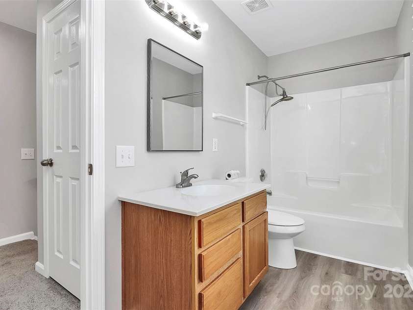 101 Creekside Drive, Fort Mill, SC 29715.  MLS# CAR4255323, YatesRealty ID 17132. 