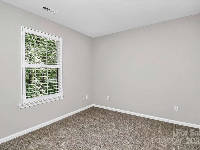 101 Creekside Drive, Fort Mill, SC 29715.  MLS# CAR4255323, YatesRealty ID 17132. 