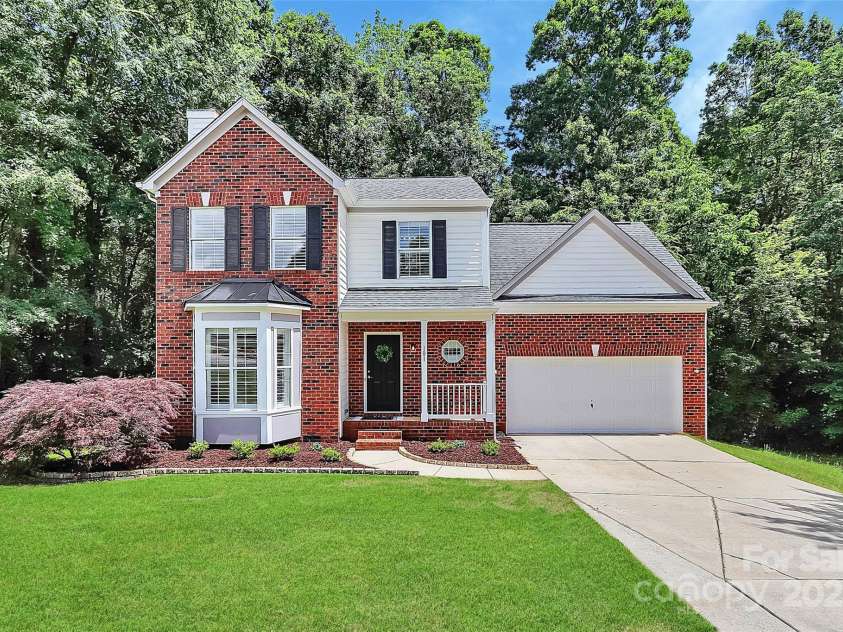 101 Creekside Drive, Fort Mill, SC 29715.  MLS# CAR4255323, YatesRealty ID 17132. 