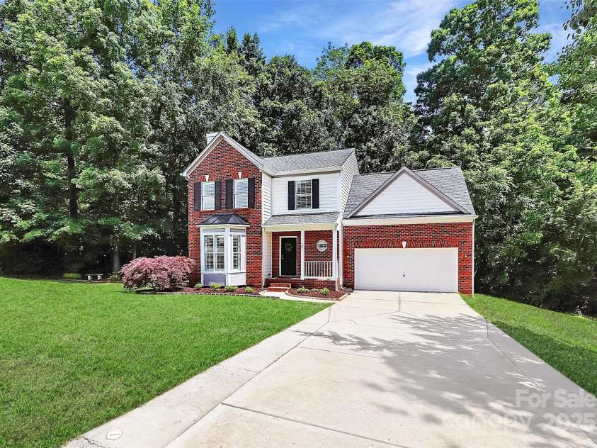101 Creekside Drive, Fort Mill, SC 29715.  MLS# CAR4255323, YatesRealty ID 17132. 