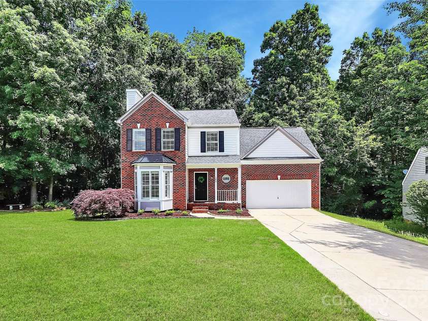 101 Creekside Drive, Fort Mill, SC 29715.  MLS# CAR4255323, YatesRealty ID 17132. 