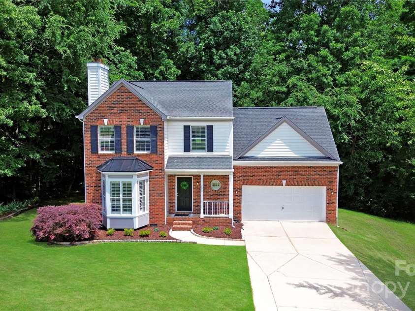 101 Creekside Drive, Fort Mill, SC 29715.  MLS# CAR4255323, YatesRealty ID 17132. 