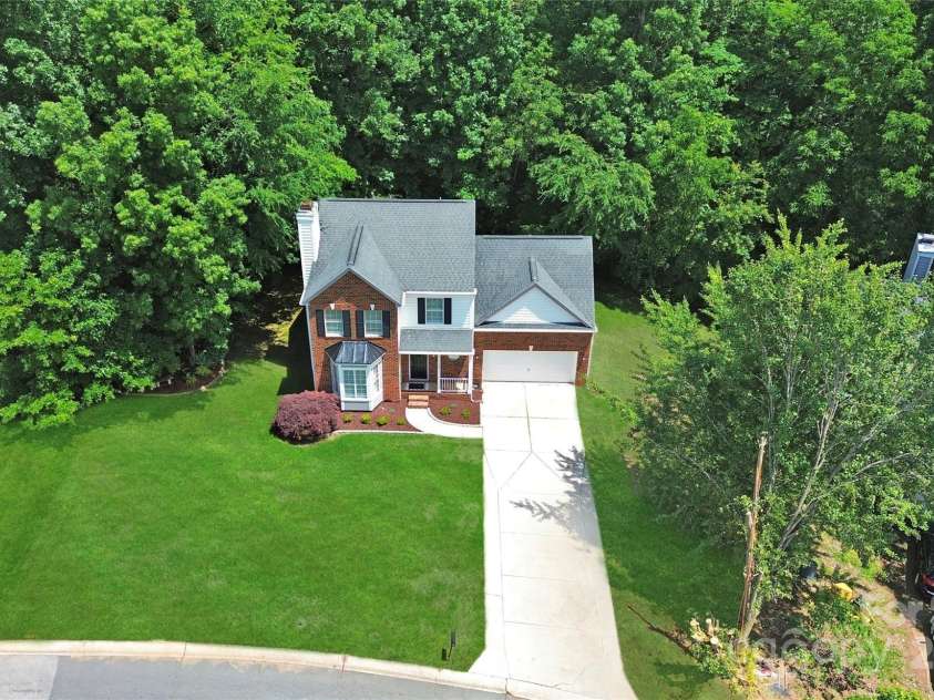 101 Creekside Drive, Fort Mill, SC 29715.  MLS# CAR4255323, YatesRealty ID 17132. 