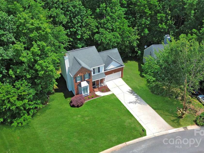 101 Creekside Drive, Fort Mill, SC 29715.  MLS# CAR4255323, YatesRealty ID 17132. 