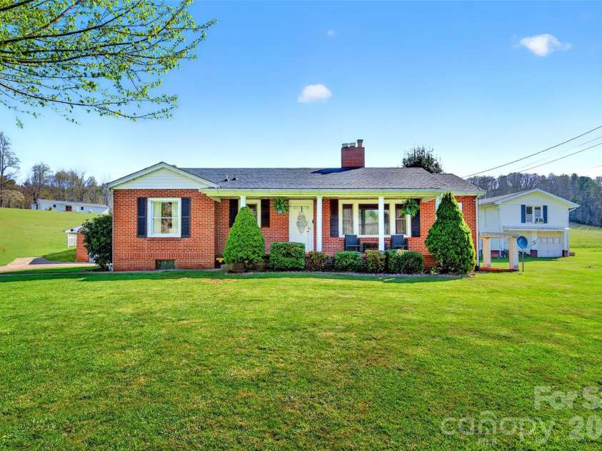 1511 White Oak Road, Bakersville, NC 28705.  MLS# CAR4368563, YatesRealty ID 17132. 