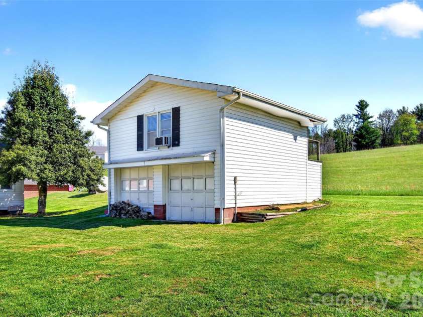 1511 White Oak Road, Bakersville, NC 28705.  MLS# CAR4368563, YatesRealty ID 17132. 