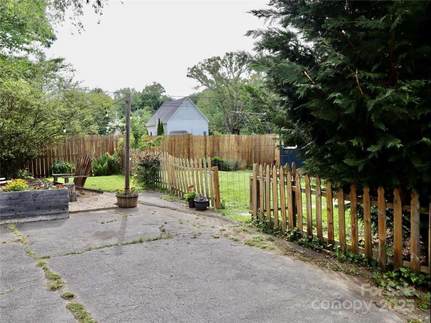 1 Fullam Drive, Arden, NC 28704.  MLS# CAR4263674, YatesRealty ID 17133. Driveway